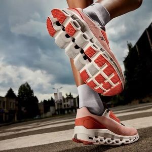 Cloudstratus Running Shoes